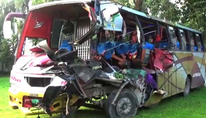 গোপালগঞ্জে সড়ক দুর্ঘটনায় পুলিশসহ নিহত ৪