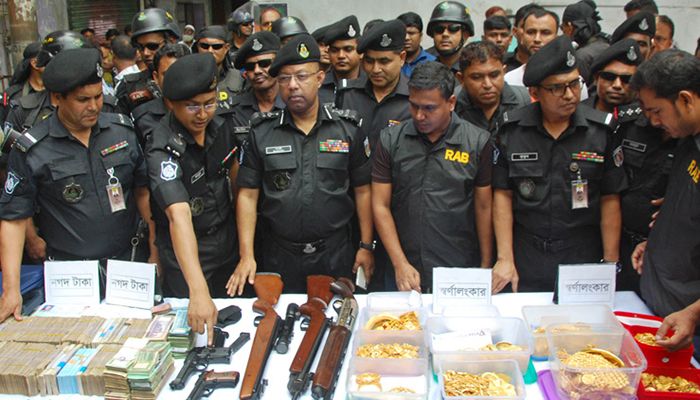 দুই আ.লীগ নেতার বাসা থেকে কোটি টাকা, ৭৩০ ভরি স্বর্ণালংকার উদ্ধার