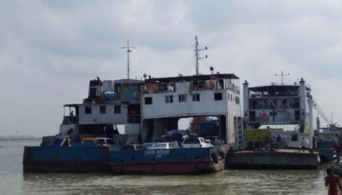 শিমুলিয়া-কাঁঠালবাড়ি নৌরুটে ফেরি চলাচল বন্ধ  