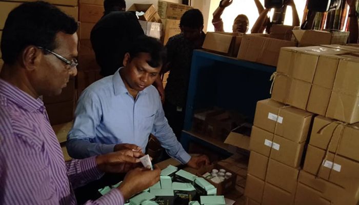 রাজধানীতে ৫ কোটি টাকার নকল ওষুধ জব্দ, গ্রেপ্তার ২