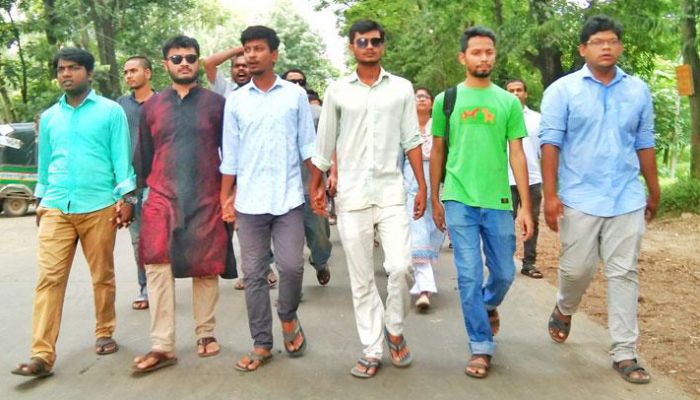 ছাত্র নির্যাতনের প্রতিবাদে বিক্ষোভ মিছিল করেছে ছাত্রফ্রন্ট