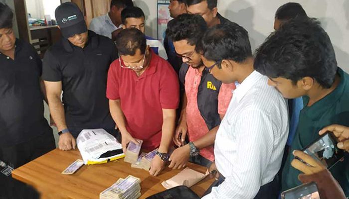 সেলিমের বাসায় বিদেশি মুদ্রা, ৮ কোটি টাকার চেক