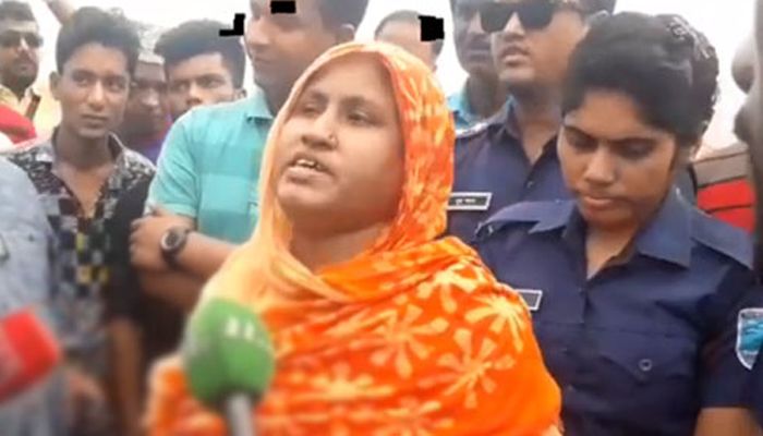 ছাদে গাছ কেটে ফেলা সেই নারী আটক 