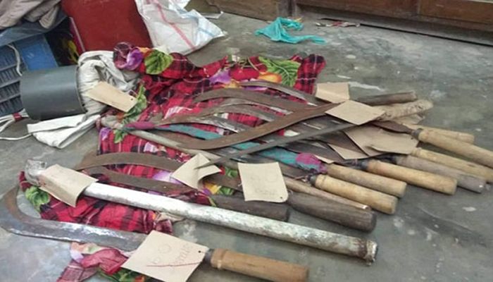 ঢাবির মুহসীন হল থেকে ধারালো অস্ত্র উদ্ধার
