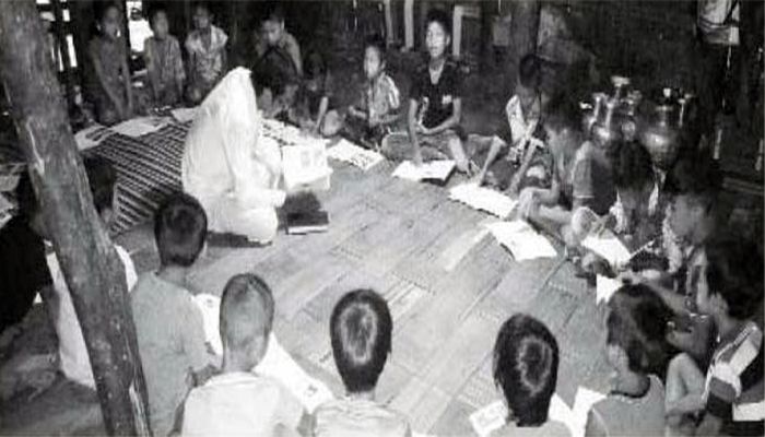 ম্রো ভাষা রক্ষায় শিক্ষক ‘মেনপয় ম্রো’