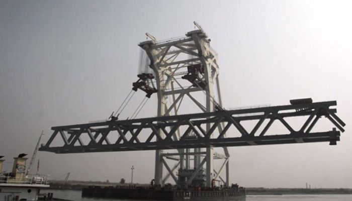 পদ্মা সেতুতে বসলো ১৭তম স্প্যান