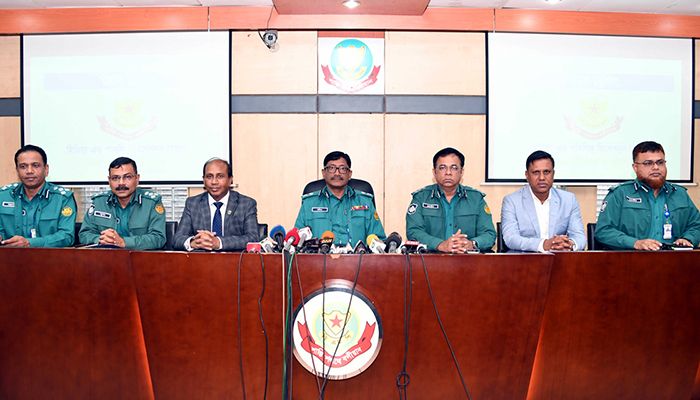 কর্মদিবসে রাস্তা বন্ধ করে রাজনৈতিক সমাবেশ চলবে না: ডিএমপি কমিশনার