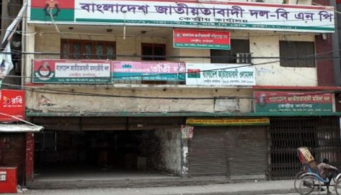 বিএনপির কেন্দ্রীয় কার্যালয়ের পাশে ককটেল বিস্ফোরণ