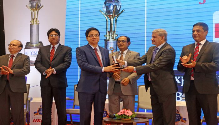 বেস্ট কর্পোরেট এওয়ার্ড পেলো এক্সিম ব্যাংক