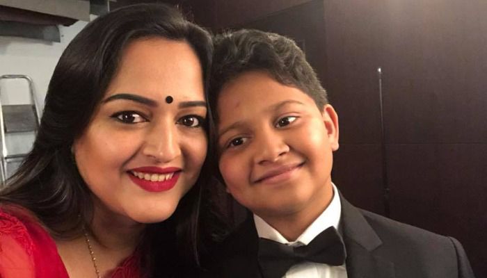 ছেলের সঙ্গে ঈশিতার ‘আবার এল যে সন্ধ্যা’