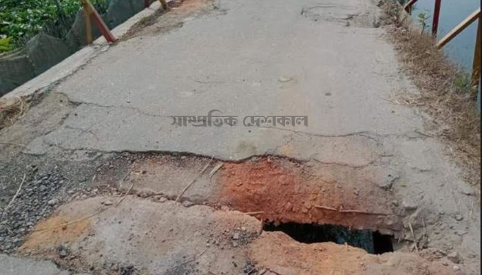 ব্রিটিশ আমলের সেতুটি এখন যেন মৃত্যুফাঁদ
