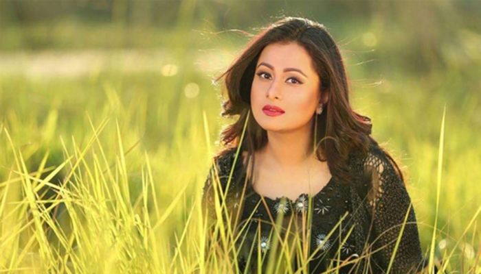 হজে যাচ্ছেন চিত্রনায়িকা পূর্ণিমা