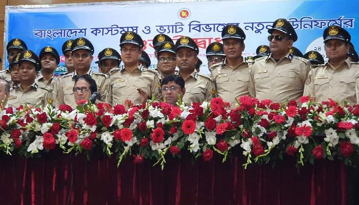 সার্ভিস ইউনিফর্মে বাংলাদেশ কাস্টমস ও ভ্যাট বিভাগ