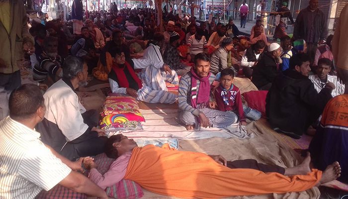 টানা অনশনে অসুস্থ অর্ধ শতাধিক পাটকল শ্রমিক