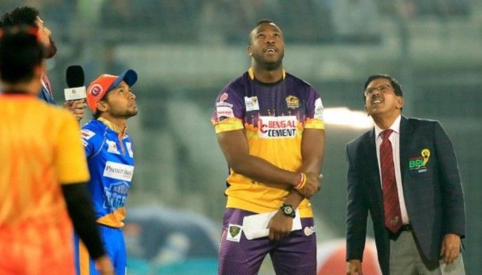 শিরোপার লড়াইয়ে বোলিংয়ে খুলনা