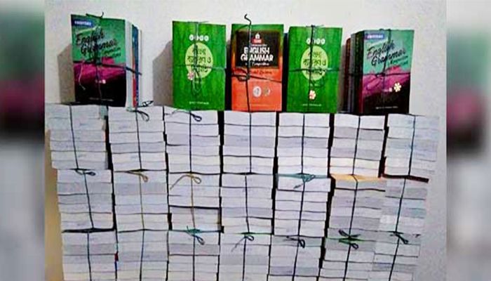 প্রধান শিক্ষকের কক্ষে নিষিদ্ধ গাইড বই