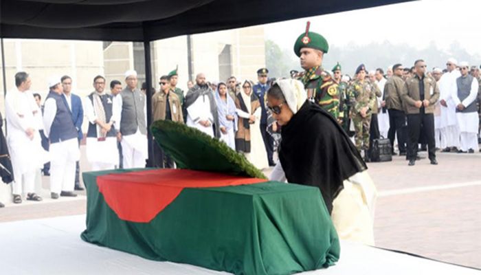 আব্দুল মান্নানের কফিনে প্রধানমন্ত্রীর শ্রদ্ধা