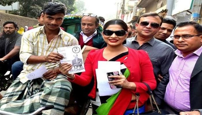 নৌকায় ভোট চাইলেন রিয়াজ-বাঁধন