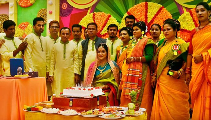 পোশাক কারখানা মালিকের কন্যার অন্যরকম গায়ে হলুদ