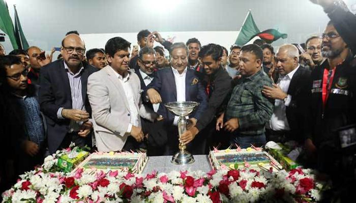টাইগারদের লাল গালিচা সংবর্ধনা