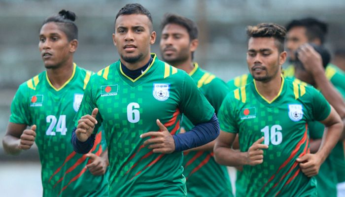 যেখানে থমকে রয়েছে দেশের ফুটবল
