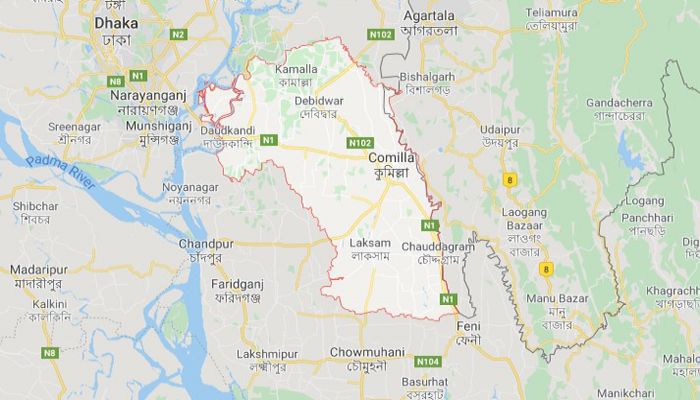 দাউদকান্দিতে বাস খাদে পড়ে নিহত ৩ 