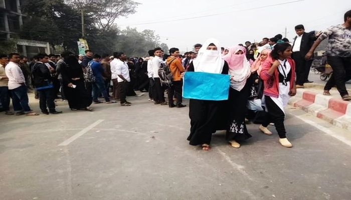ক্লাস বন্ধ ঠাকুরগাঁও পলিটেকনিকে, আন্দোলনে শিক্ষার্থীরা