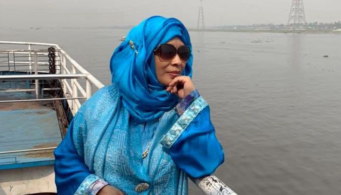 সেই শিক্ষিকার হাতে রক্ত চলাচল শুরু