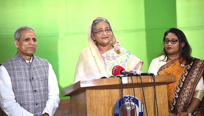 অতিরিক্ত পণ্য কেনা থেকে বিরত থাকার আহ্বান প্রধানমন্ত্রীর