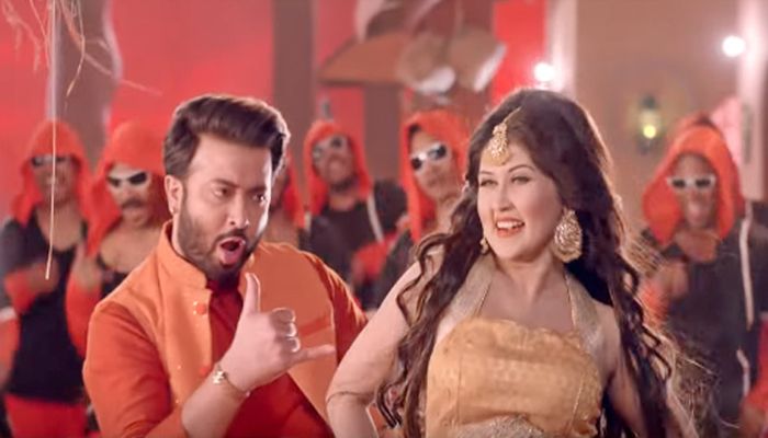 ১২০ প্রেক্ষাগৃহে মুক্তি পাচ্ছে ‘শাহেনশাহ’