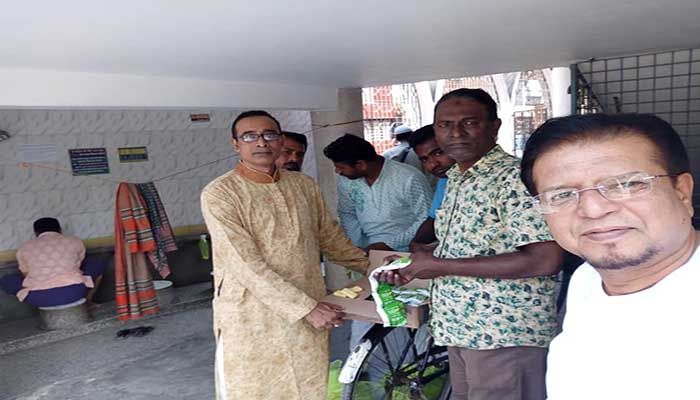 খুলনায় করোনা প্রতিরোধে সাবান বিতরণ