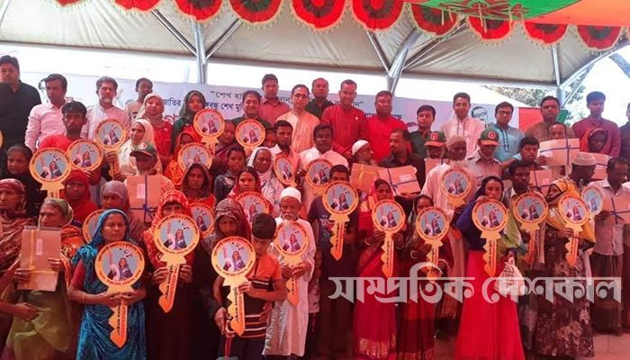  সুনামগঞ্জে গৃহহীনদের ঘরের চাবি হস্তান্তর