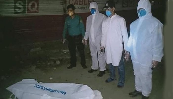 করোনা আতঙ্কে রাস্তায় পড়ে থাকা মরদেহের কাছে যায়নি কেউ