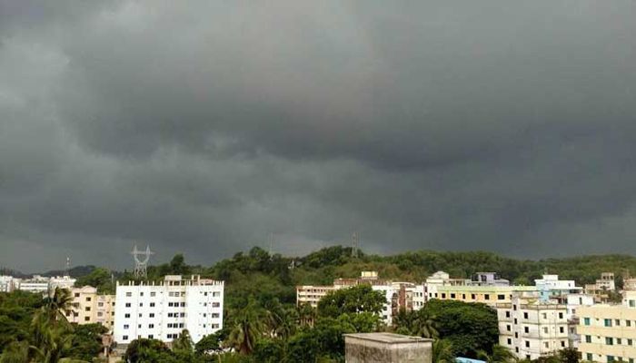 ভারী ও শিলা বৃষ্টিসহ ঝড়ো হাওয়ার সম্ভাবনা