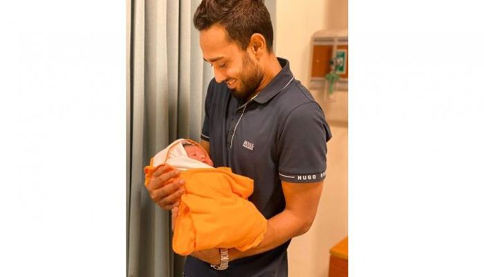 মেয়ের বাবা হলেন মিঠুন