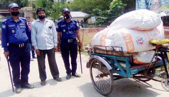 গাইবান্ধায় চাল পাচারের সময় আওয়ামী লীগ নেতা গ্রেফতার 