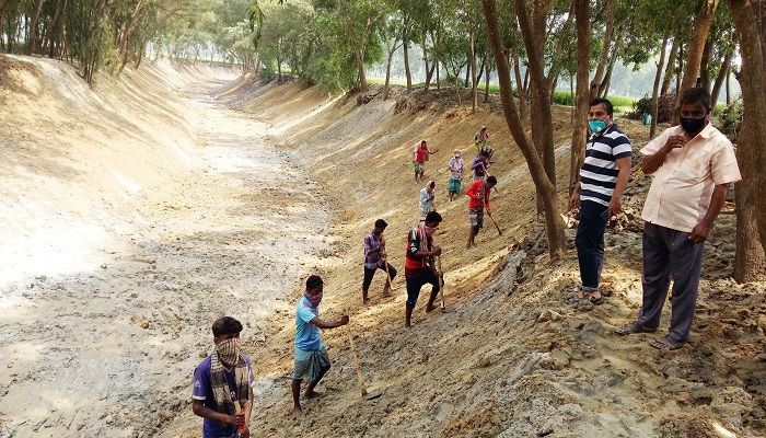 নওগাঁয় খাল খননে কৃষিতে ব্যাপক পরিবর্তনের আশা