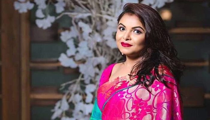 অসচ্ছল ১০০ পরিবারের পাশে শাওন 