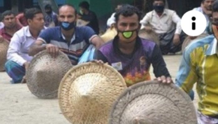 চাঁপাইনবাবগঞ্জ থেকে নওগাঁয় গেলো ধানকাটার শ্রমিক 