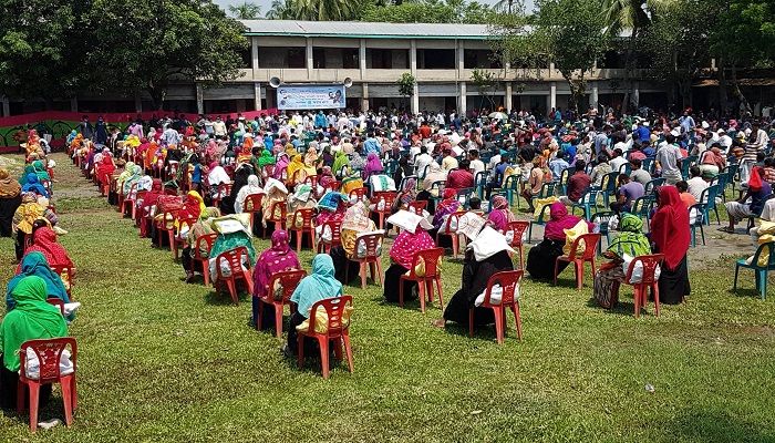 পাবনায় ১০৭৮ পরিবারের মাঝে খাদ্যসামগ্রী বিতরণ
