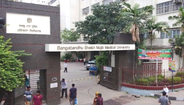 বিএসএমএমইউ চিকিৎসকদের গণমাধ্যমে কথা বলা নিষেধ