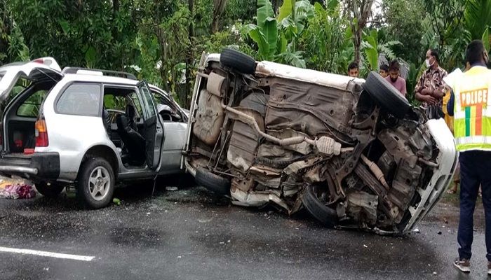নাটোরে দুই প্রাইভেটকারের সংঘর্ষে শিশুর মৃত্যু