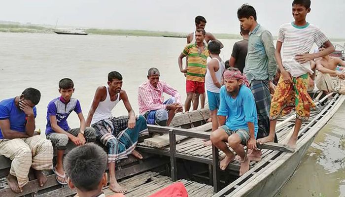 যমুনায় নৌকাডুবি: ৩ মরদেহ উদ্ধার, নিখোঁজ ৩০