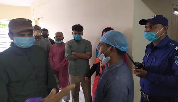 অভিনব কৌশলে কাপড় বিক্রি, হোটেল মালিককে জরিমানা