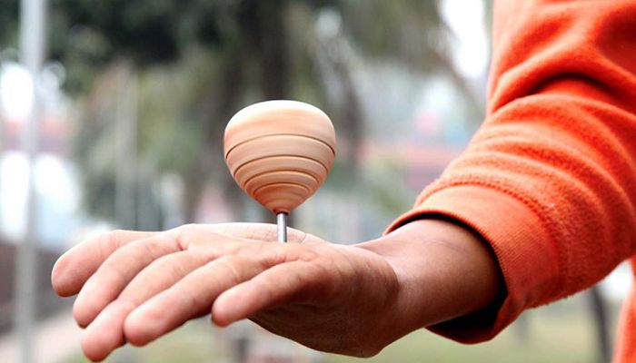 লাটিমের ঘুরঘুর খেলা