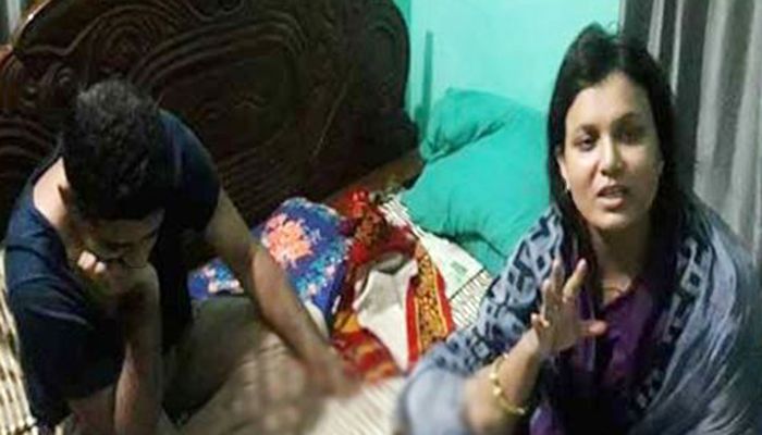 পরকীয়ায় ধরা পড়ে বিয়ের পিঁড়িতে নারী ভাইস চেয়ারম্যান