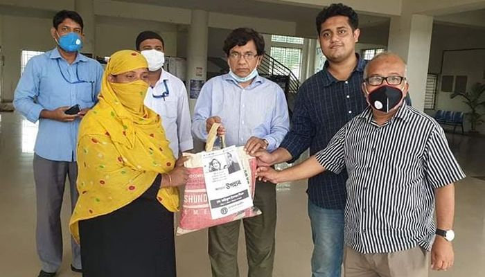 টিউশনির জমানো টাকায় ৪০ পরিবারকে শিক্ষার্থীর ঈদ উপহার