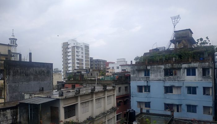 দিনের শুরুতেই বৃষ্টিস্নাত রাজধানী