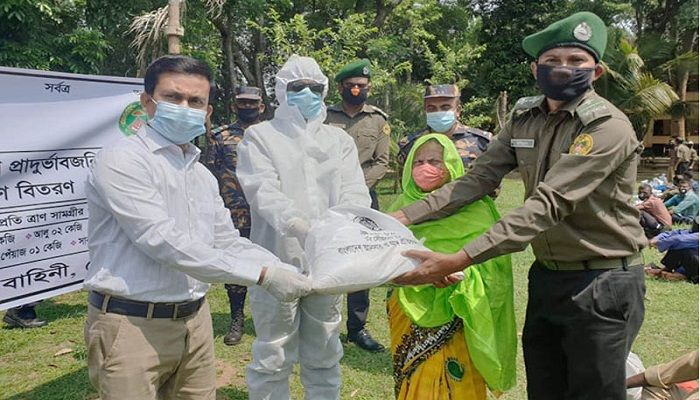 শেরপুরে আনসার সদস্যদের মাঝে খাদ্যসামগ্রী বিতরণ