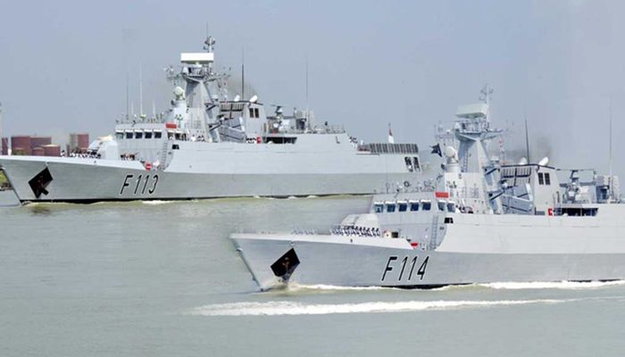 নৌবাহিনীর জাহাজ-এয়ারক্রাফট উদ্ধার অভিযানে প্রস্তুত